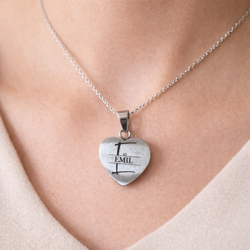Herz Kettenanhänger graviert – Edelstahl personalisiert – Kindername, Initiale