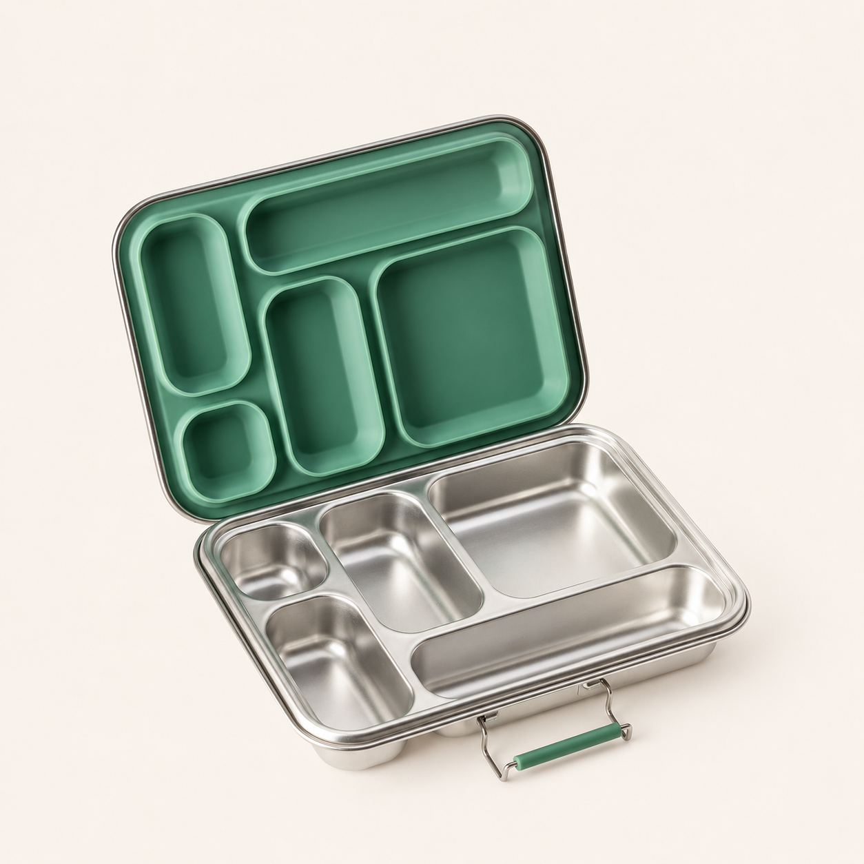 Geöffnete LEKKABOX® GRANDE Edelstahl Lunchbox mit 5 Fächern und Forest-farbenem Silikoneinsatz – große Brotdose für Schule, Arbeit und unterwegs.