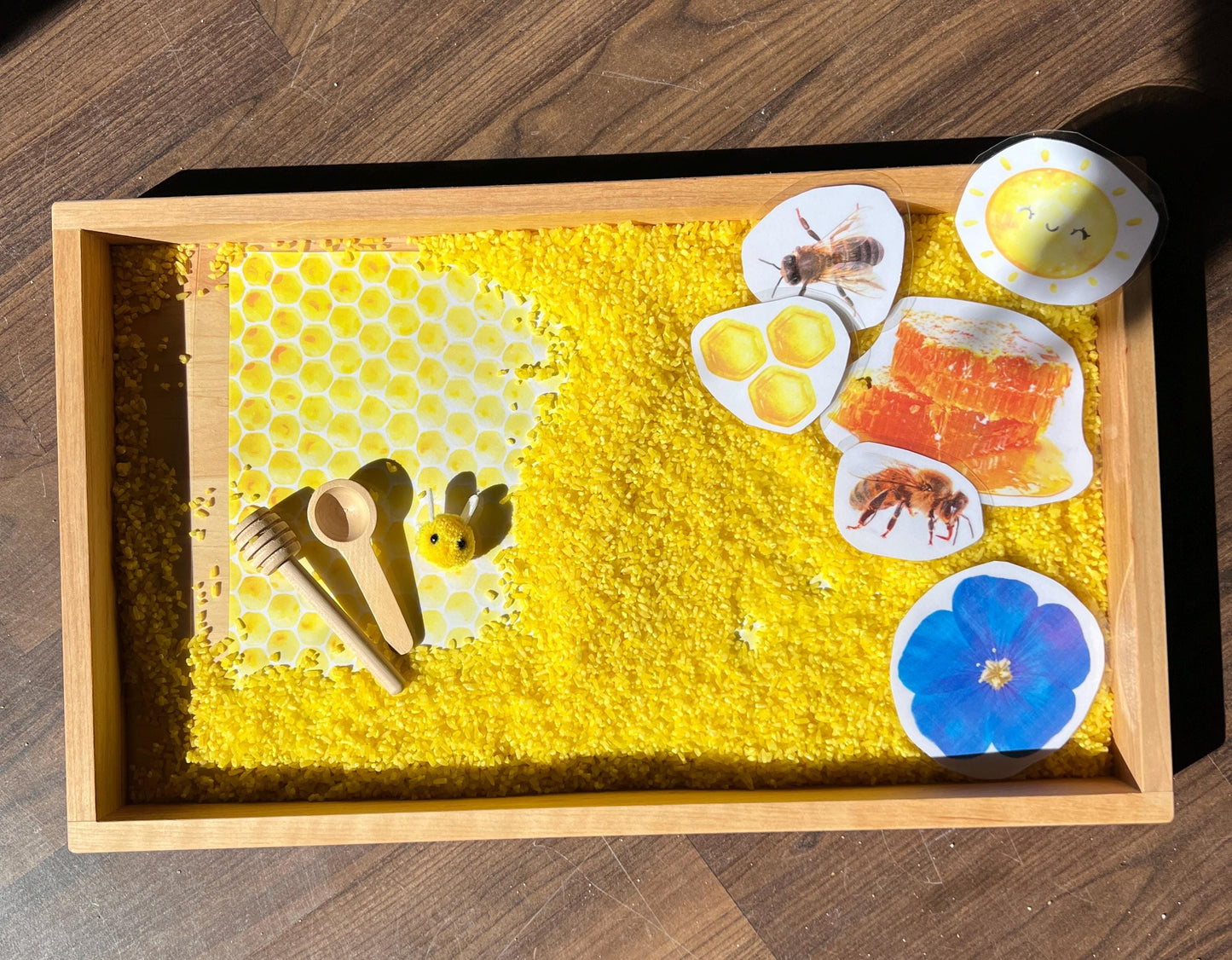 Honigbienen Sensorik-Set | Montessori inspiriert | Reis mit Glitzer & Duft | Spielideen und Holzlöffel