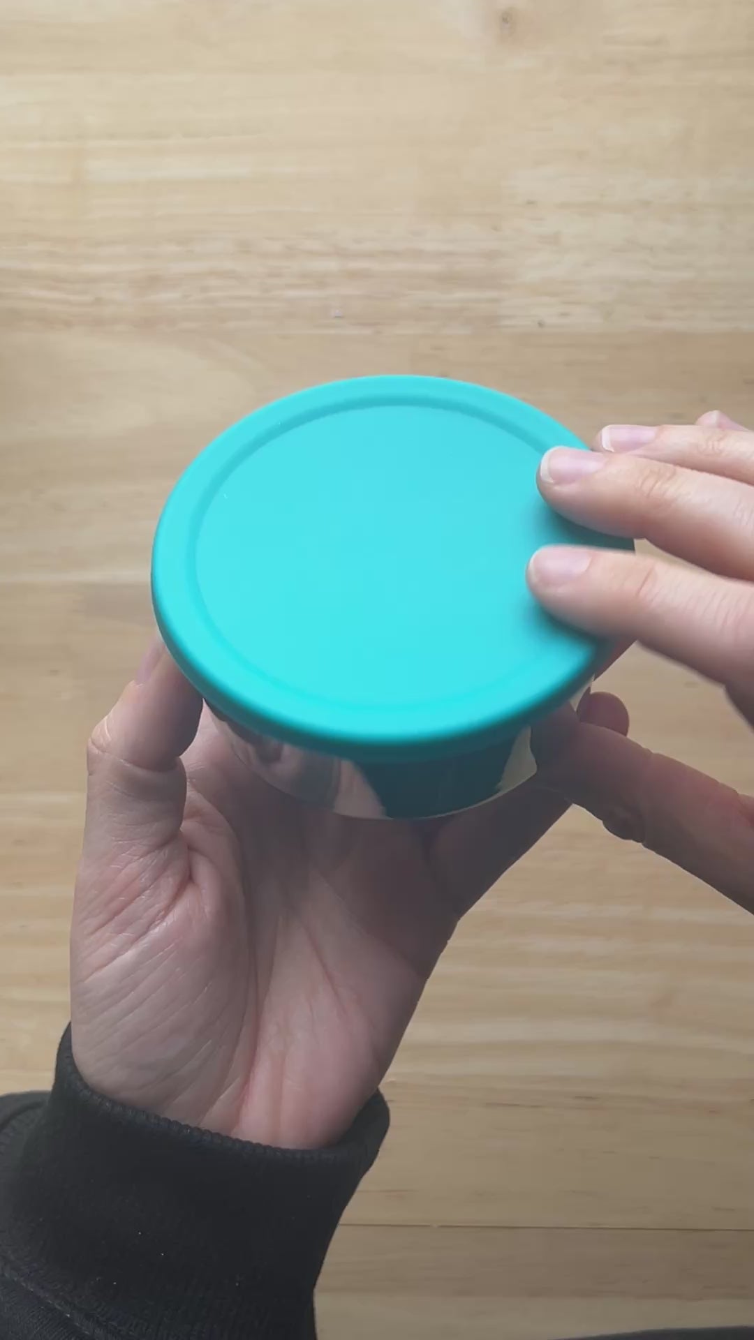 Flexibler Silikondeckel der Edelstahl Dipdose – dicht verschließbar